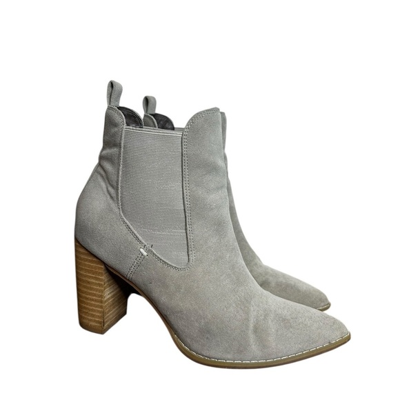 Oasis Society grey faux suede ankle bootie - Picture 1 of 6